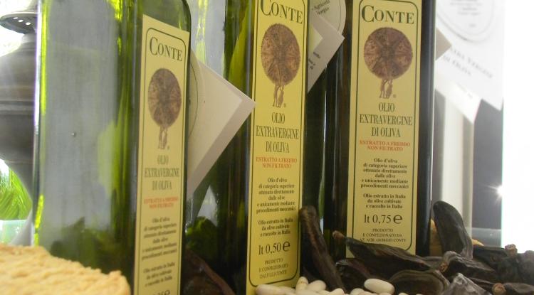 bottliglie di Olio Conte